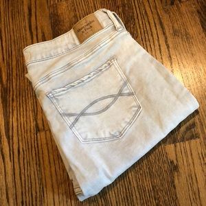 LIGHT wash skinny jeggings !